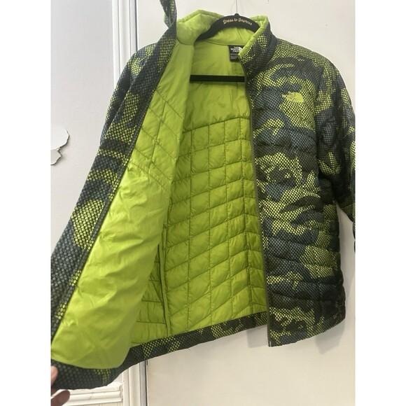 The North Face Boys L (14/16) ThermoBall™ Green Camo Lightweight Puffer - Picture 3 of 10